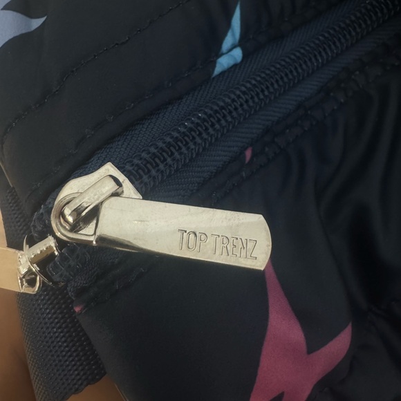 Top Trenz Lightening Bolt Puffer Duffel Bag - Picture 2 of 3